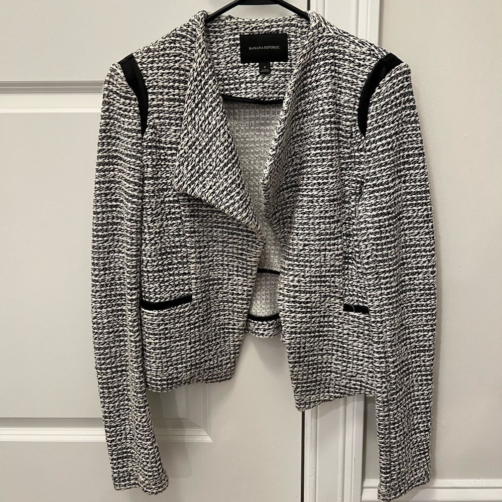Black & White Banana Republic Cropped Jacket/Blazer - Size 8